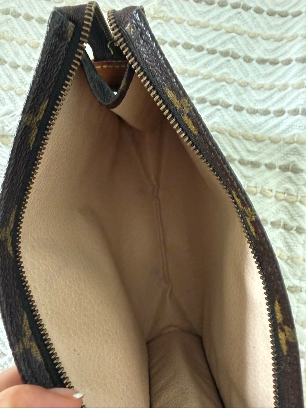 Louis Vuitton Monogram 19 Toiletry Pouch - Brown/Gold Monogram - Picture 6 of 11